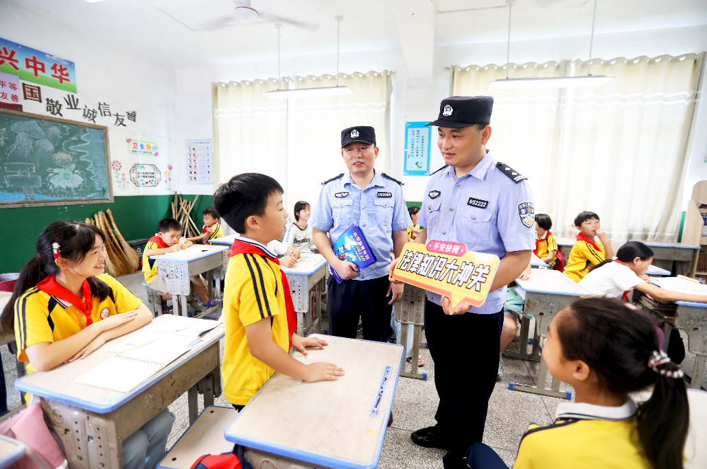 江西分宜：送法進(jìn)校園 安全伴成長