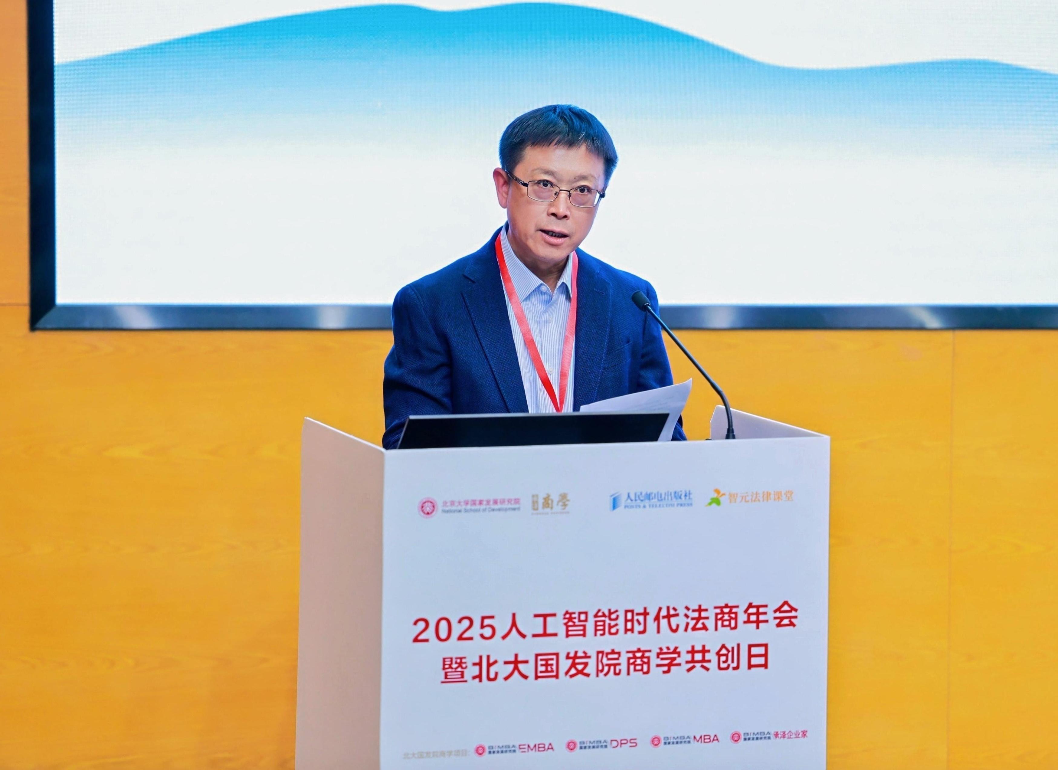 法制日報社編委、法治網(wǎng)總裁萬學(xué)忠在開幕式致辭